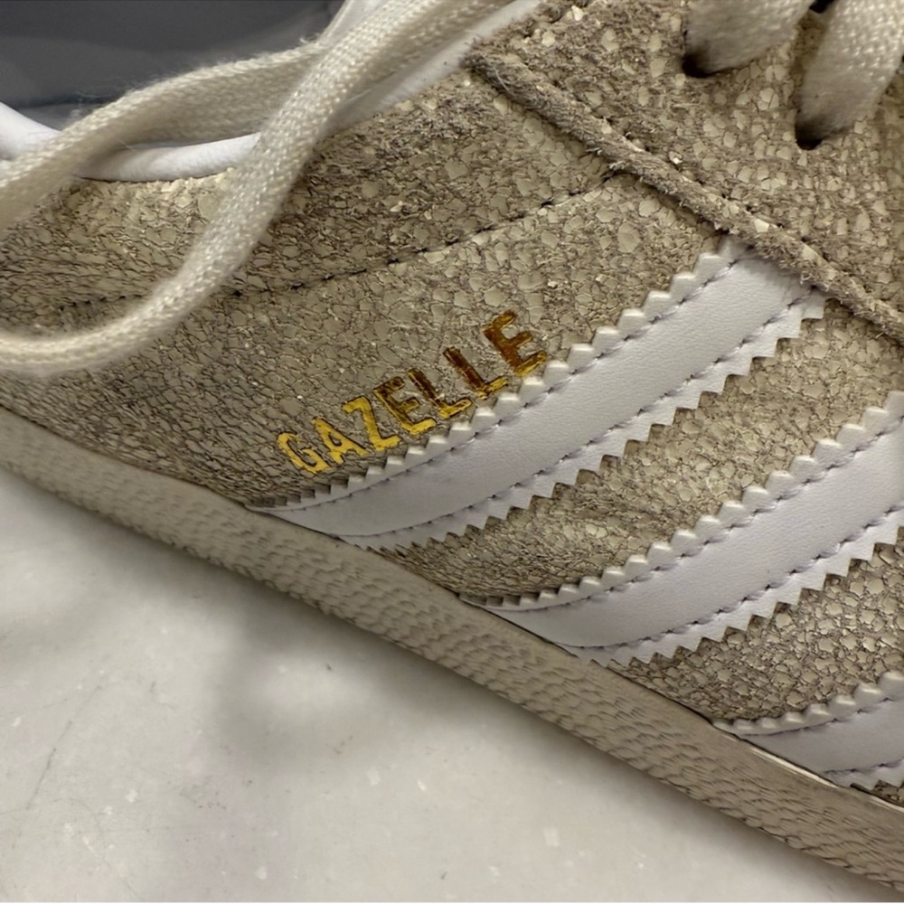 Adidas Gazelle distressed sneakers, cream, lace up size 8 US - Picture 2 of 13